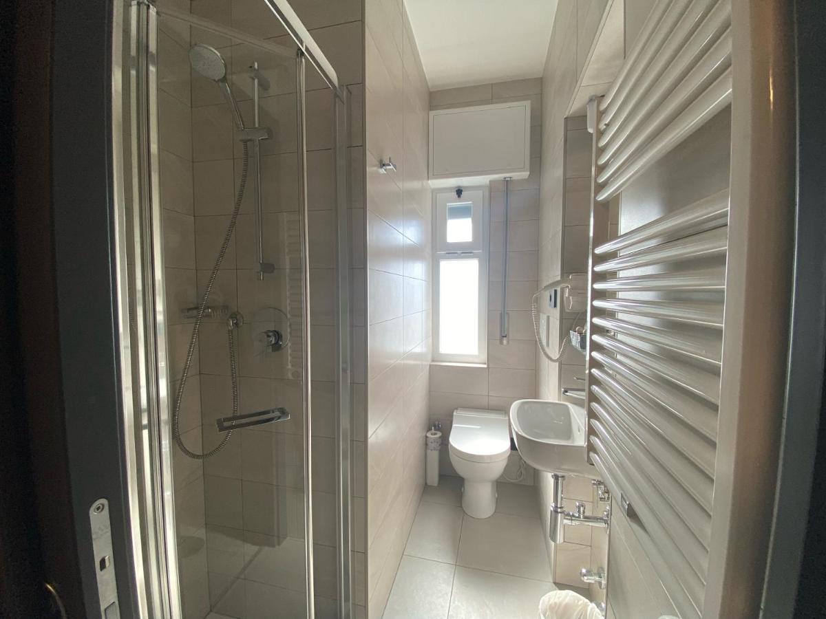 Single Room,1117764471:JPEG